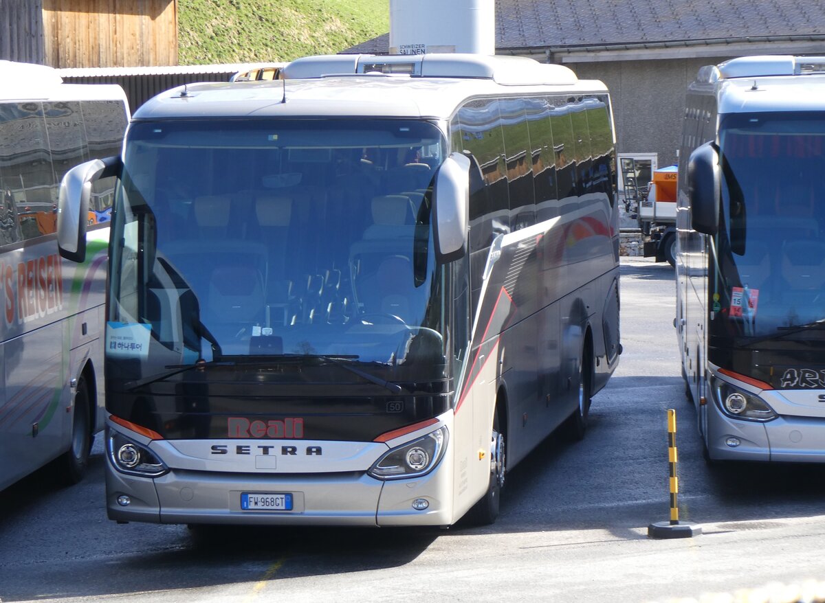 (260'490) - Aus Italien: Reali, Alatri - Nr. 50/FW-968 GT Setra am 19. Mrz 2024 in Grindelwald, Grund