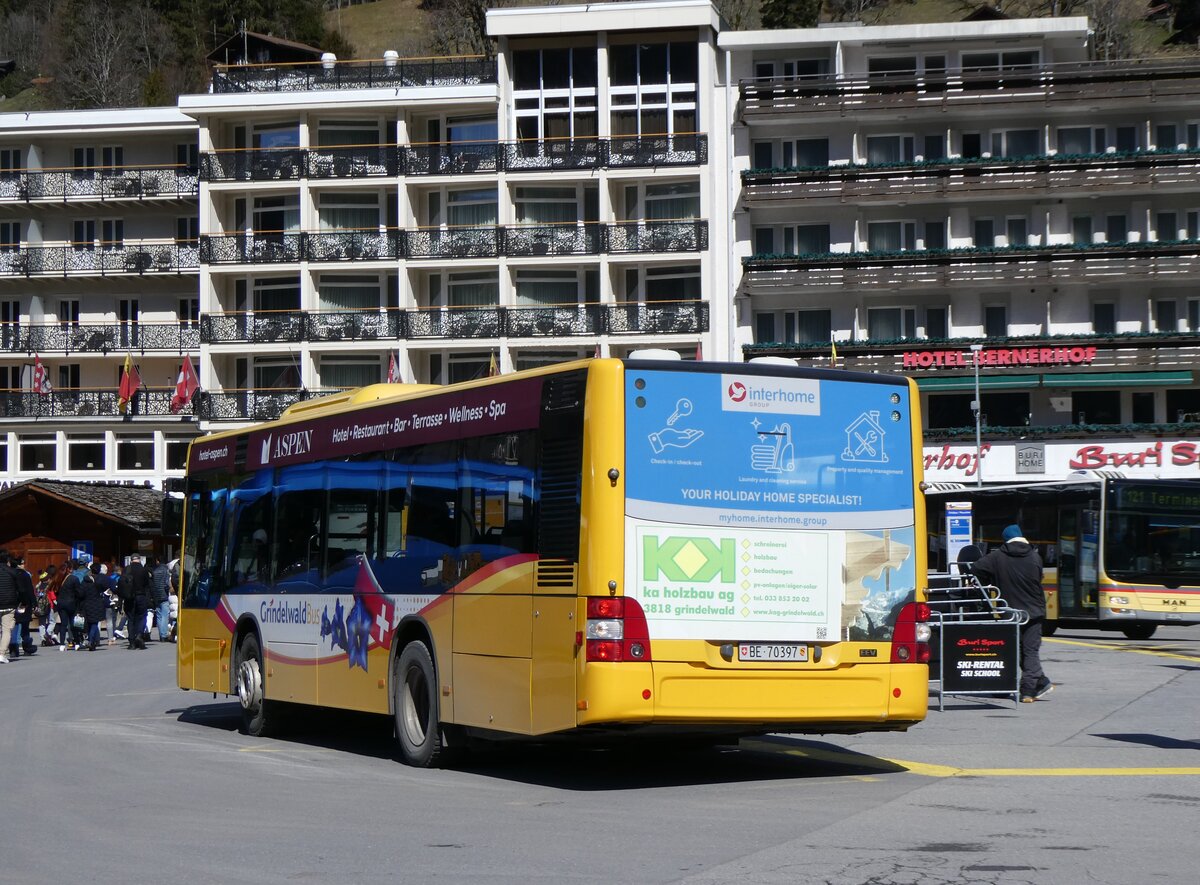 (260'534) - GrindelwaldBus, Grindelwald - Nr. 23/BE 70'397 - MAN am 19. Mrz 2024 beim Bahnhof Grindelwald