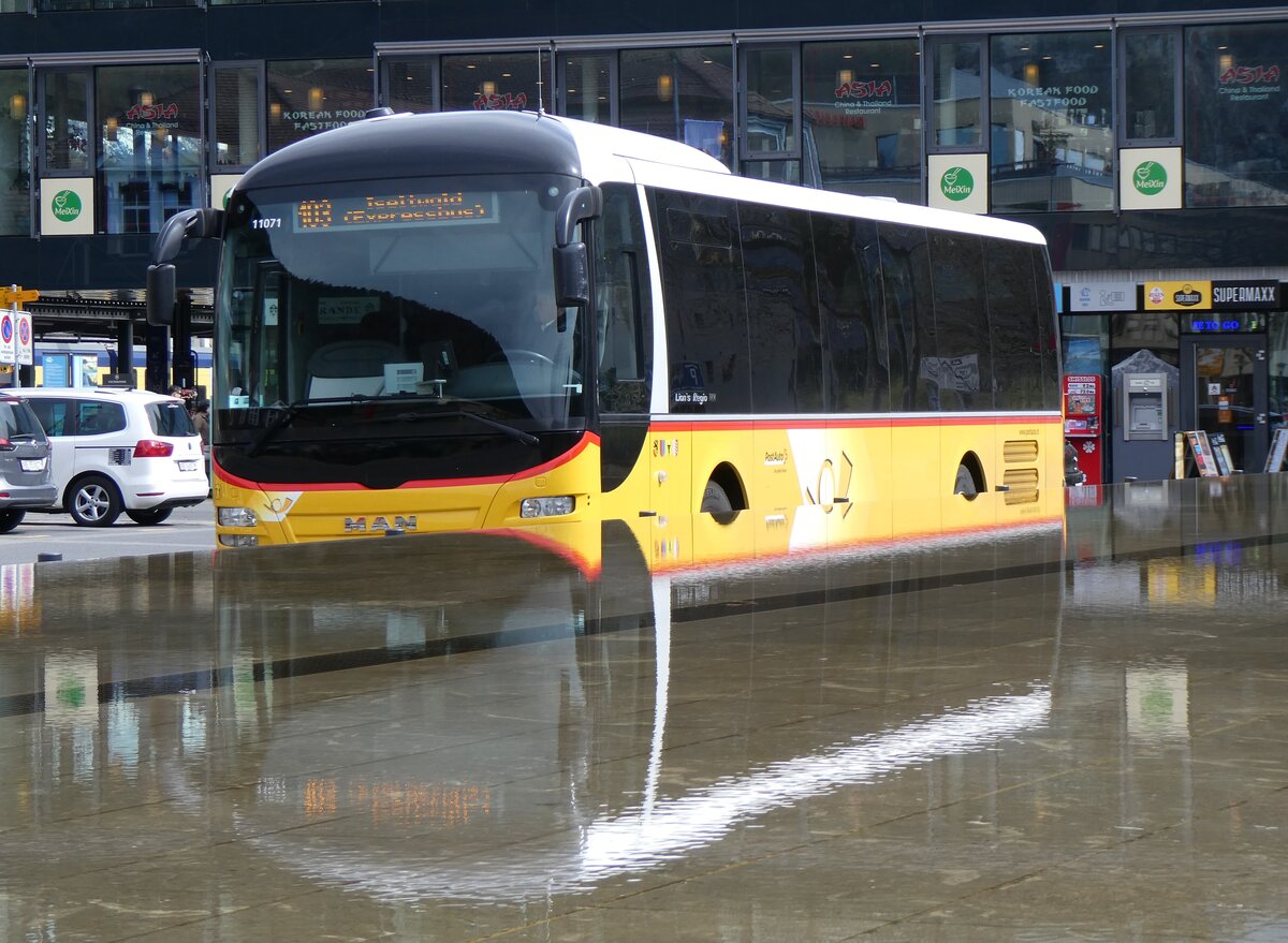 (260'974) - PostAuto Bern - Nr. 71/BE 412'071/PID 11'071 - MAN (ex PostAuto Zentralschweiz Nr. 20; ex Dillier, Sarnen Nr. 20) am 4. April 2024 beim Bahnhof Interlaken Ost (Teilaufnahme)