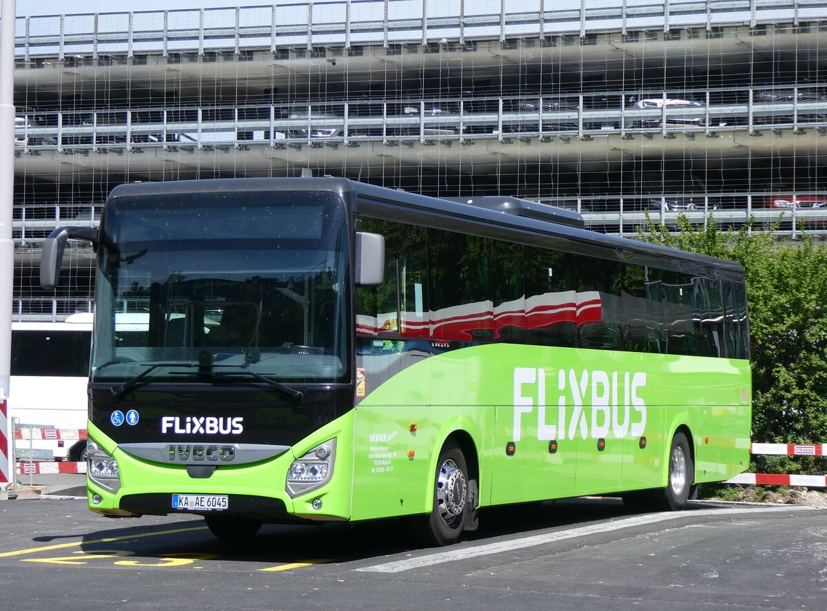 (261'200) - Aus Deutschland: Werner Reisen, Malsch - KA-AE 6045 - Iveco am 12. April 2024 in Zrich, Sihlquai