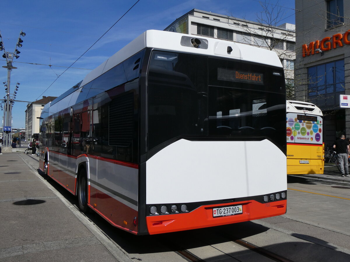 (261'217) - StadtBUS, Frauenfeld - Nr. 703/TG 237'003 - Solaris am 12. April 2024 beim Bahnhof Frauenfeld