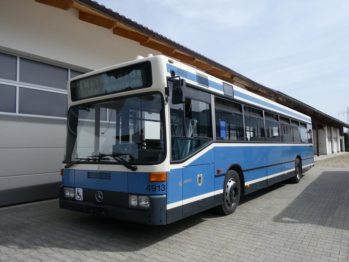 (261'316) - MVG Mnchen (OCM) - Nr. 4913 - MAN am 14. April 2024 in Grosskllnbach, Lager