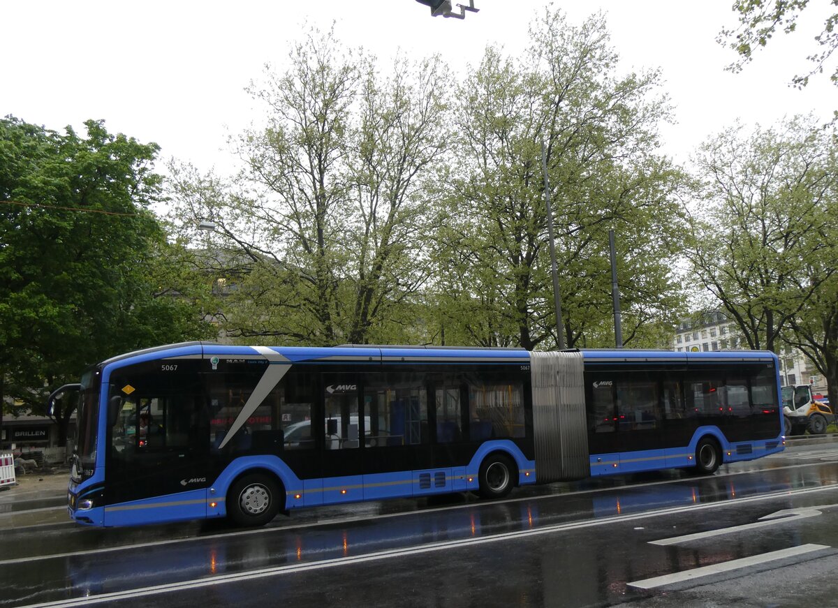 (261'438) - MVG Mnchen - Nr. 5067/M-VG 5067 - MAN am 15. April 2024 in Mnchen, Sendlinger Tor