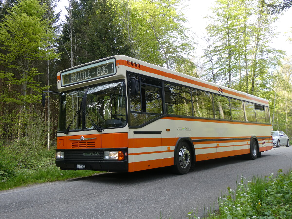 (261'772) - BSF Hochdorf - Nr. 11/LU 151'690 - Neoplan (ex Mder, Schwanden) am 27. April 2024 in Wohlen, Alte Bremgartenstrasse