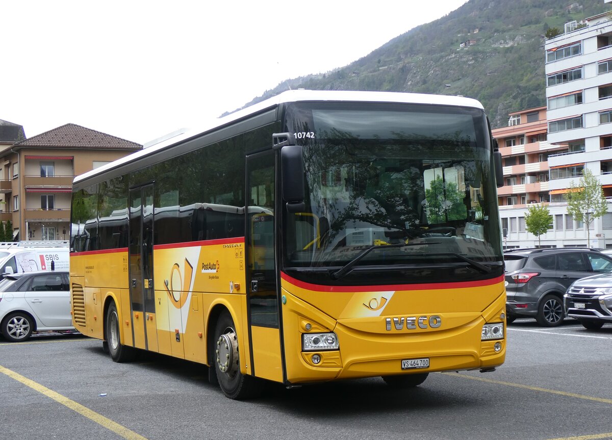 (261'823) - Seiler, Ernen - VS 464'700/PID 10'742 - Iveco (ex PostAuto Wallis) am 29. April 2024 in Brig, Postgarage