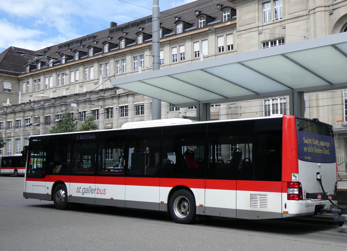 (262'829) - St. Gallerbus, St. Gallen - Nr. 211/SG 198'211 - MAN am 24. Mai 2024 beim Bahnhof St. Gallen