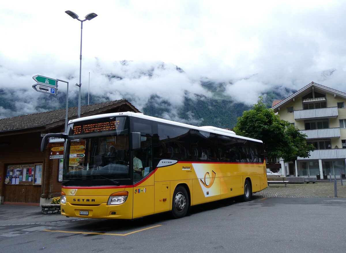 (263'278) - PostAuto Bern - Nr. 70/BE 653'387/PID 5625 - Setra am 1. Juni 2024 in Iseltwald, Dorfplatz