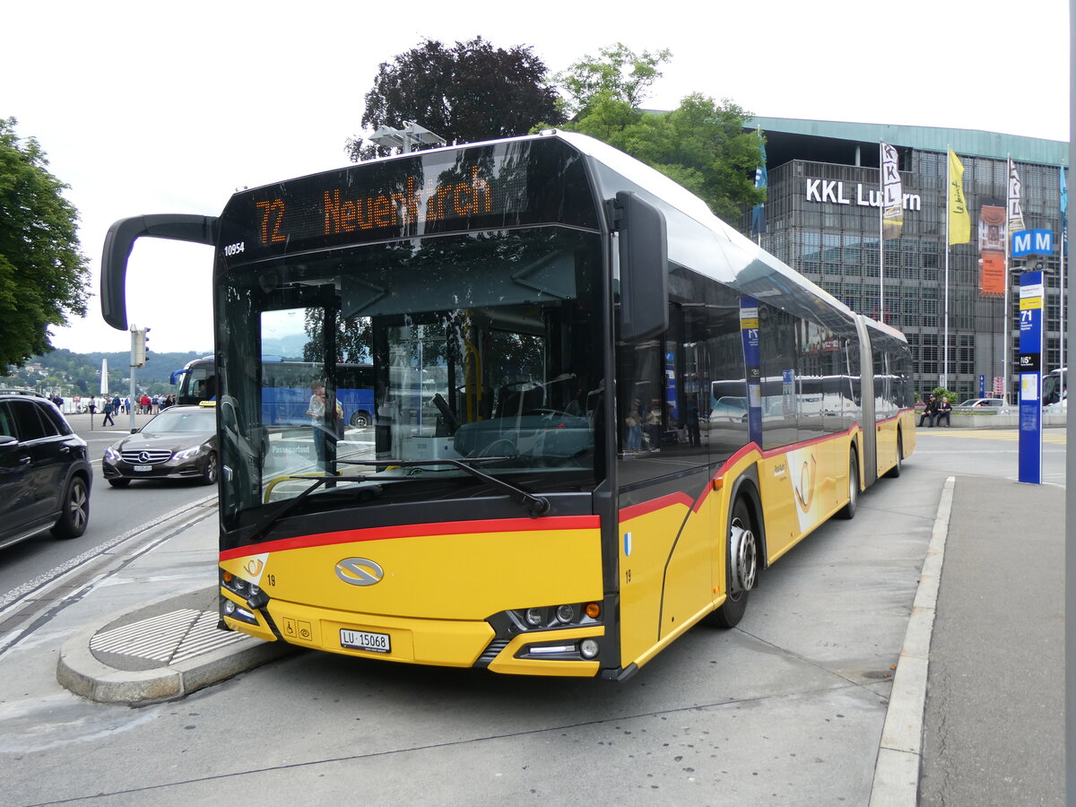 (263'637) - SB Trans, Sursee - Nr. 19/LU 15'068/PID 10'954 - Solaris am 9. Juni 2024 beim Bahnhof Luzern