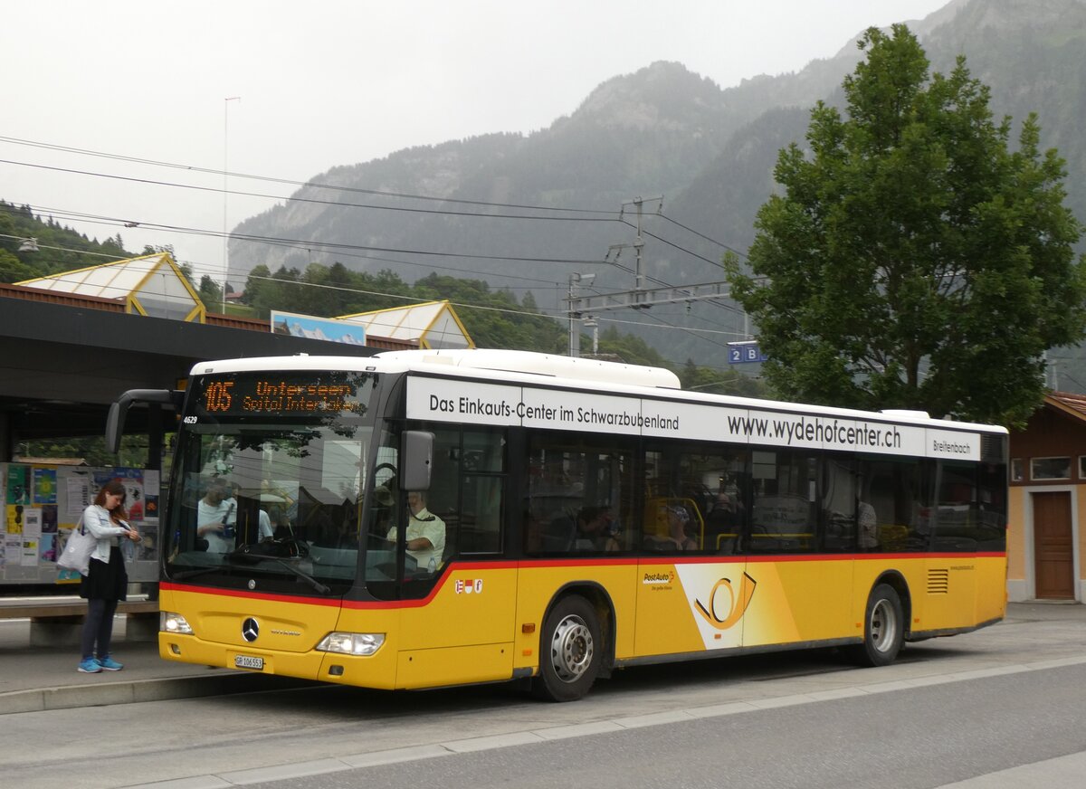 (264'207) - PostAuto Graubnden - GR 106'553/PID 4629 - Mercedes (ex PostAuto Nordschweiz) am 29. Juni 2024 beim Bahnhof Wilderswil