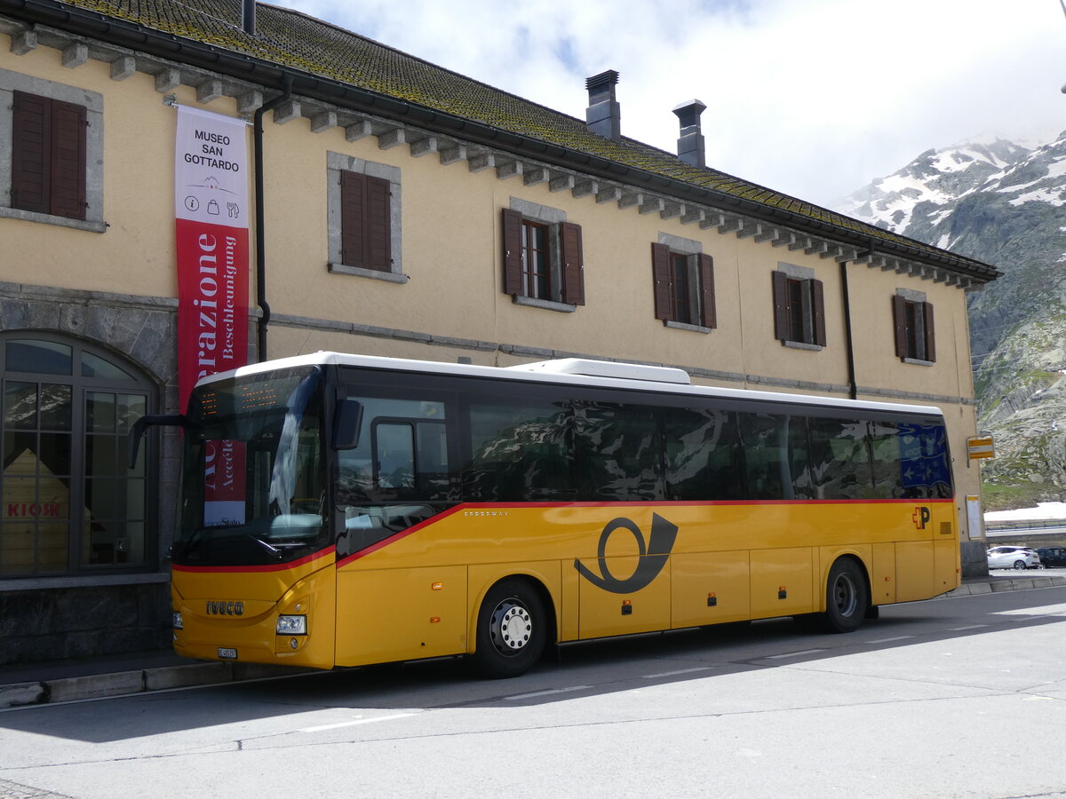 (264'265) - PostAuto Bern - Nr. 88/BE 487.297/PID 10'953 - Iveco am 2. Juli 2024 in Gotthard, Passhhe