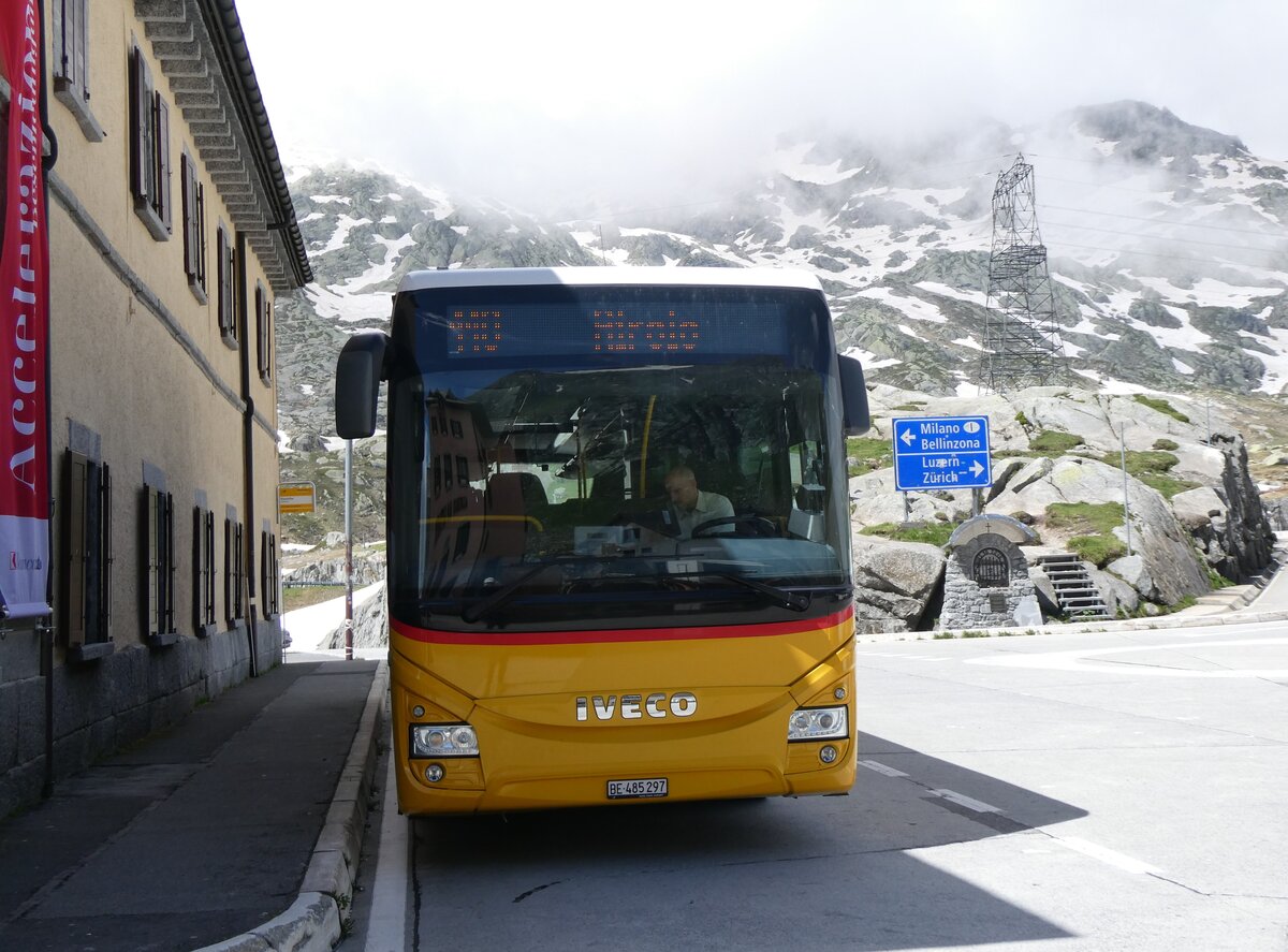 (264'266) - PostAuto Bern - Nr. 88/BE 487'297/PID 10'953 - Iveco am 2. Juli 2024 in Gotthard, Passhhe