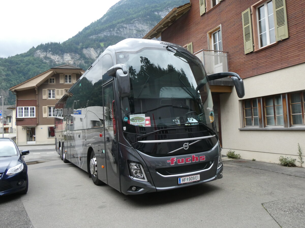 (264'306) - Aus Oesterreich: Fuchs, Hartberg - HF 909 EI - Volvo am 2. Juli 2024 in Innertkirchen, Hotel Hof+Post