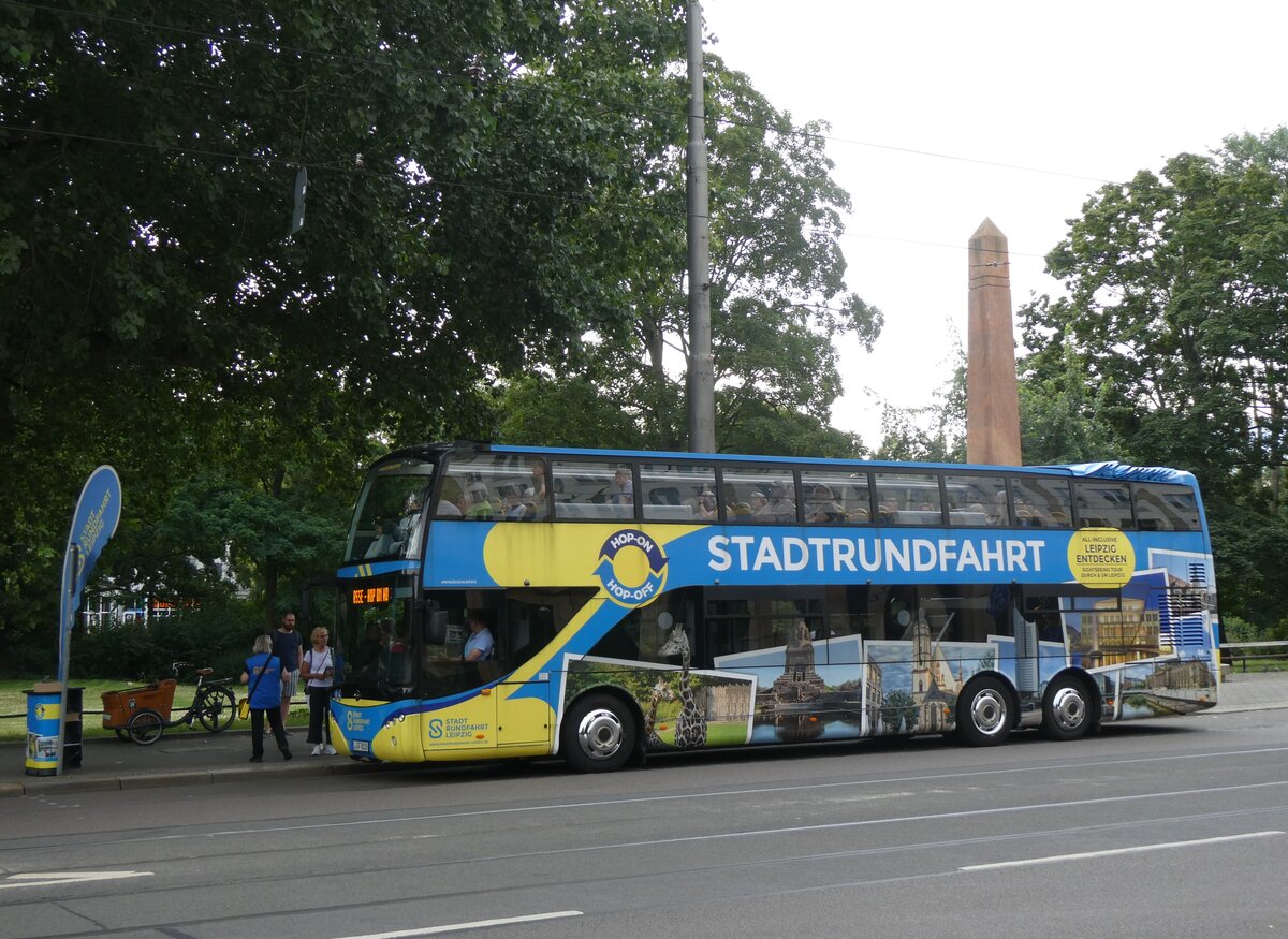 (264'558) - Stadtrundfahrt, Leipzig - L-SF 8016 - Ayats am 10. Juli 2024 beim Hauptbahnhof Leipzig