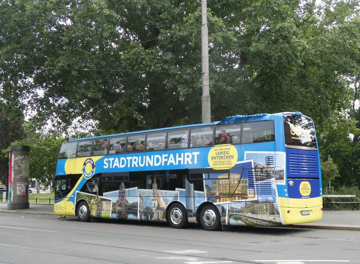 (264'559) - Stadtrundfahrt, Leipzig - L-SF 8016 - Ayats am 10. Juli 2024 beim Hauptbahnhof Leipzig