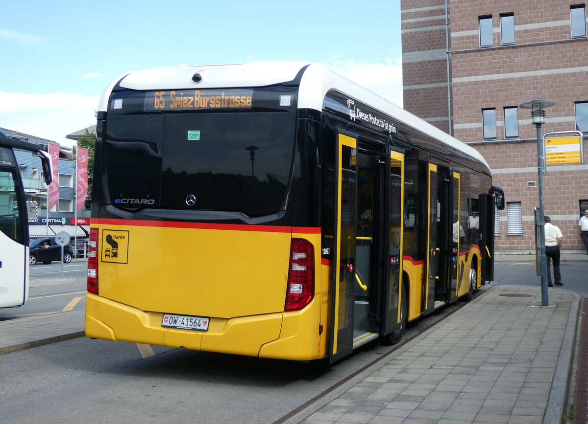 (265'060) - PostAuto Zentralschweiz (Hfliger) - OW 41'564/PID 12'023 - eMercedes am 27. Juli 2024 beim Bahnhof Spiez