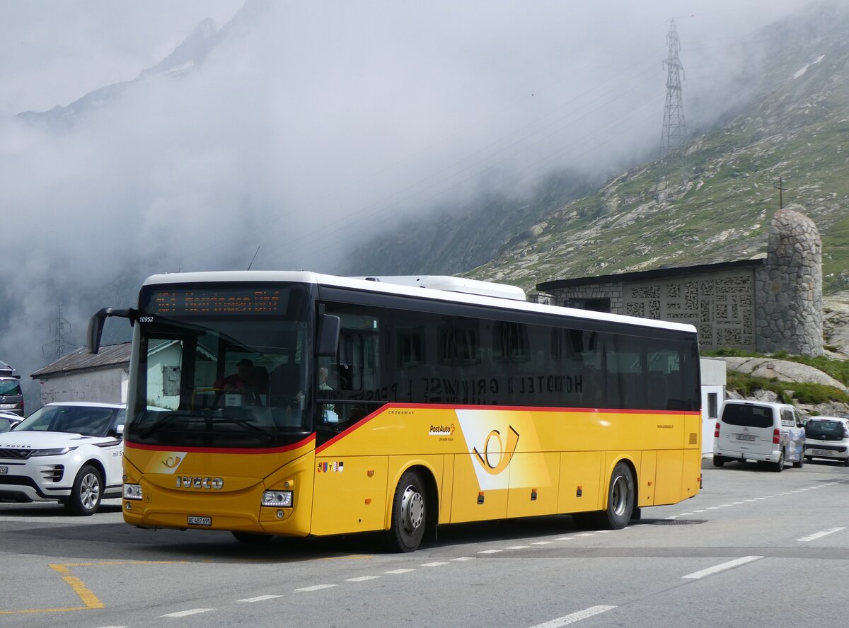 (265'146) - PostAuto Bern - BE 487'695/PID 10'952 - Iveco am 28. Juli 2024 in Grimsel, Passhhe