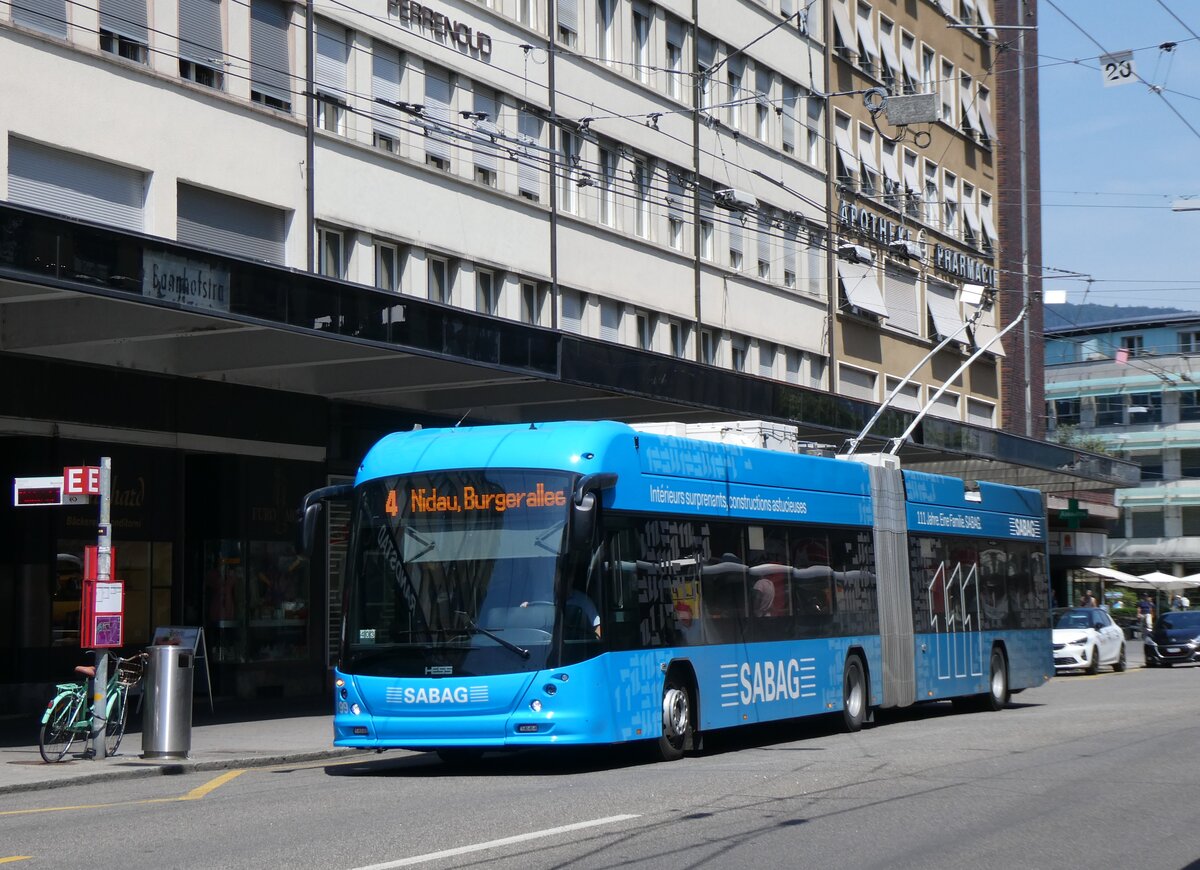 (265'286) - VB Biel - Nr. 99 - Hess/Hess Gelenktrolleybus am 30. Juli 2024 beim Bahnhof Biel