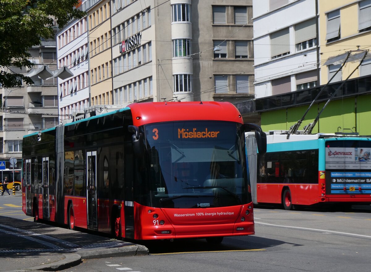 (265'291) - VB Biel - Nr. 91 - Hess/Hess Gelenktrolleybus am 30. Juli 2024 beim Bahnhof Biel