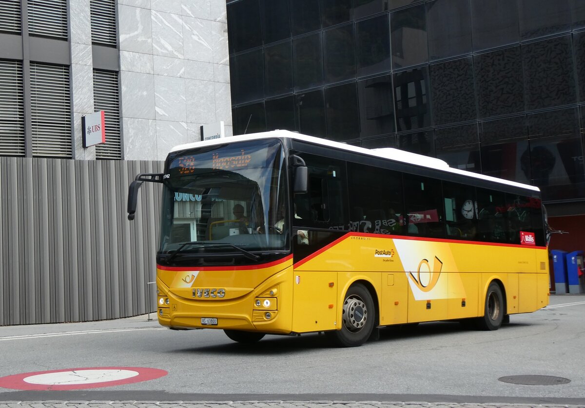 (265'385) - Autotour, Visp - VS 63'800/PID 11'742 - Iveco am 3. August 2024 beim Bahnhof Visp