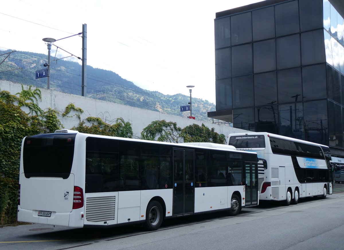 (265'396) - Intertours, Domdidier - Nr. 484/FR 300'484 - Mercedes (ex PostAuto Bern Nr. 1/PID 4561; ex Klopfstein, Laupen Nr. 1) am 3. August 2024 beim Bahnhof Visp