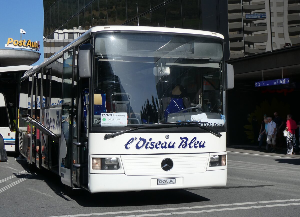 (265'665) - L'Oiseau Bleu, Sierre - VS 293'341 - Mercedes (ex Mller, D-Bad Waldsee) am 16. August 2024 beim Bahnhof Visp