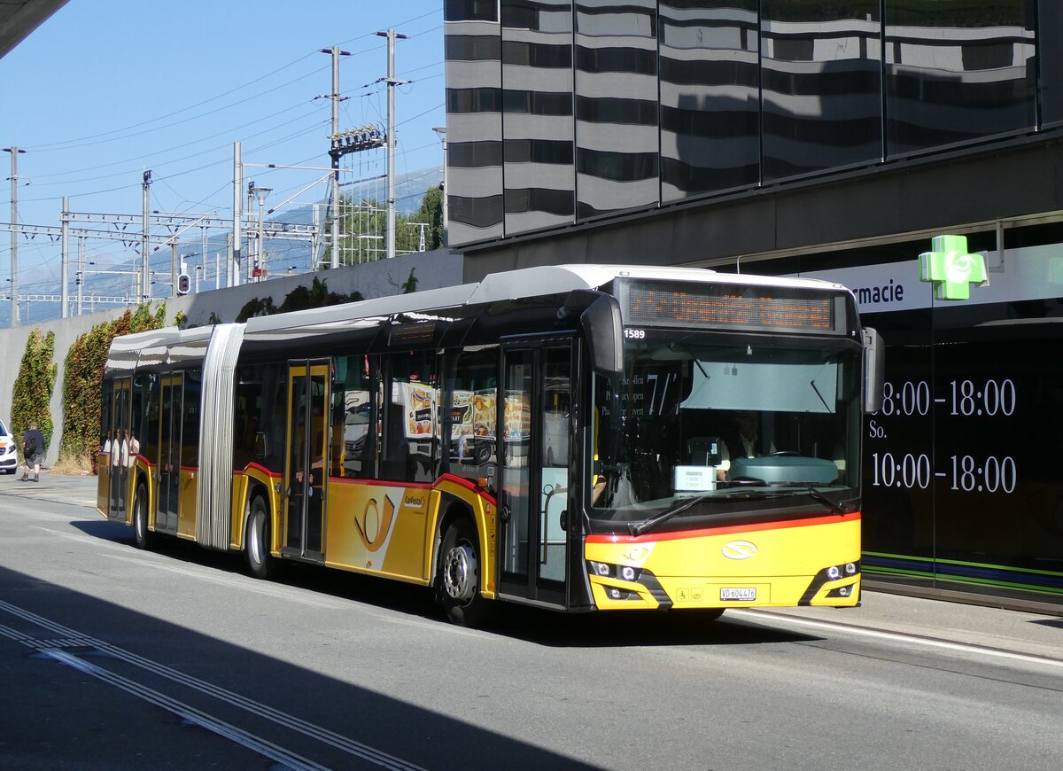 (265'673) - CarPostal Ouest - VD 604'476/PID 11'589 - Solaris am 16. August 2024 beim Bahnhof Visp