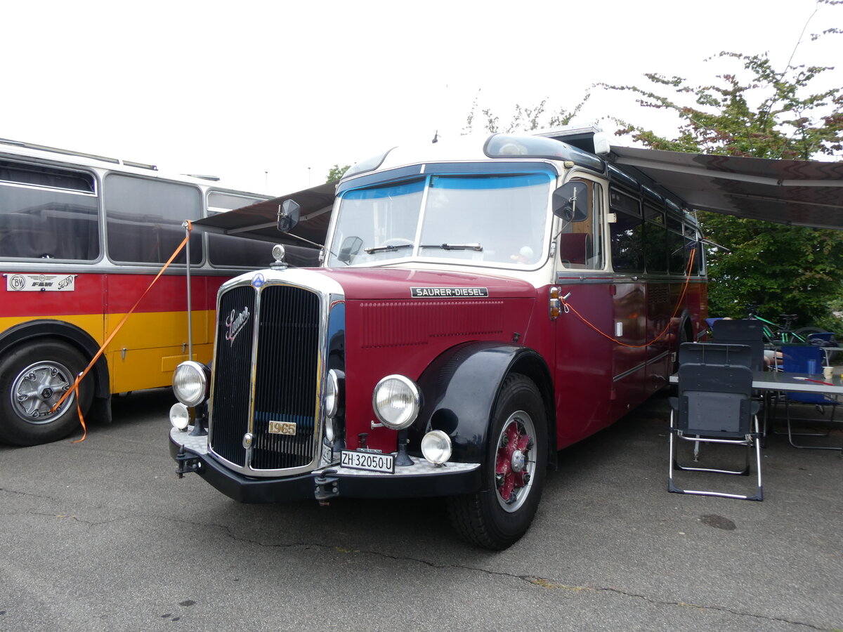 (265'821) - Morger, Horgenberg - ZH 32'050 U - Saurer/Tscher (ex P 23'167; ex Casper, Lenzerheide) am 17. August 2024 in Neuhausen, Langriet