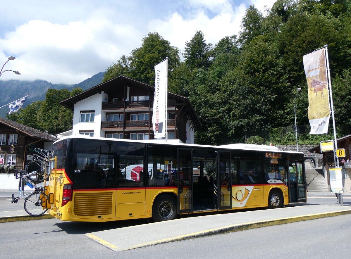 (265'977) - Flck, Brienz - Nr. 3/BE 568'700/PID 5426 - Setra am 19. August 2024 beim Bahnhof Brienz