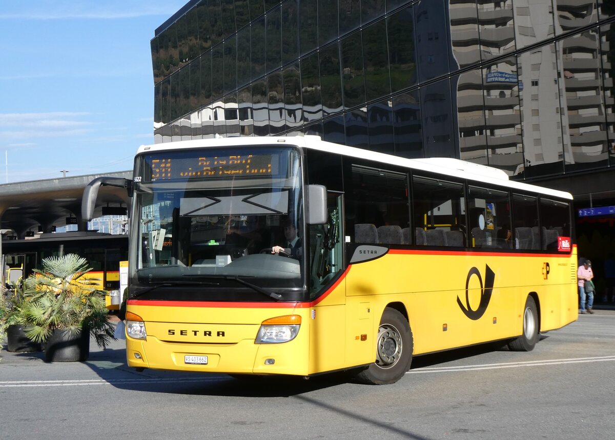 (266'518) - PostAuto Wallis - VS 403'662/PID 5622 - Setra am 1. September 2024 beim Bahnhof Visp