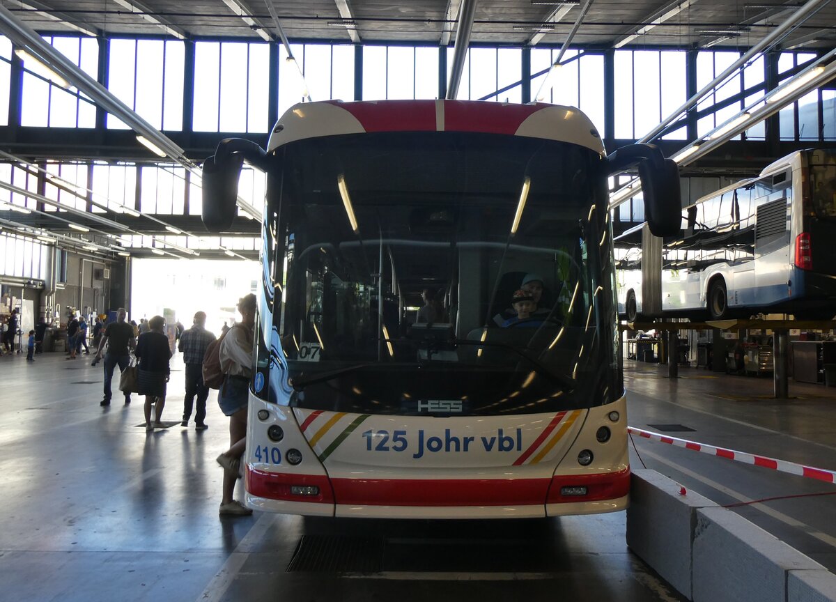 (266'761) - VBL Luzern - Nr. 410 - Hess/Hess Doppelgelenktrolleybus am 7. September 2024 in Luzern, Depot