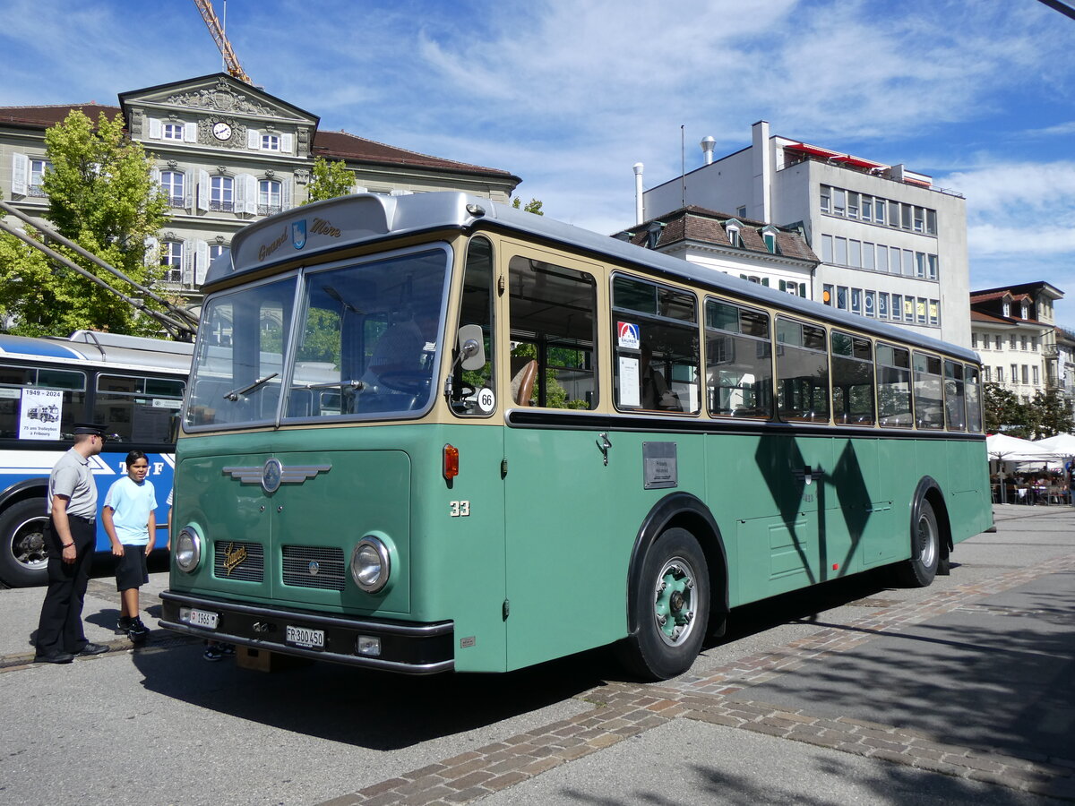 (266'786) - TPF Fribourg - Nr. 33/FR 300'450 - Saurer/Hess (ex Oldtimer Club 33, Tafers Nr. 33; ex GFM Fribourg Nr. 33) am 7. September 2024 in Fribourg, Place Georges Python