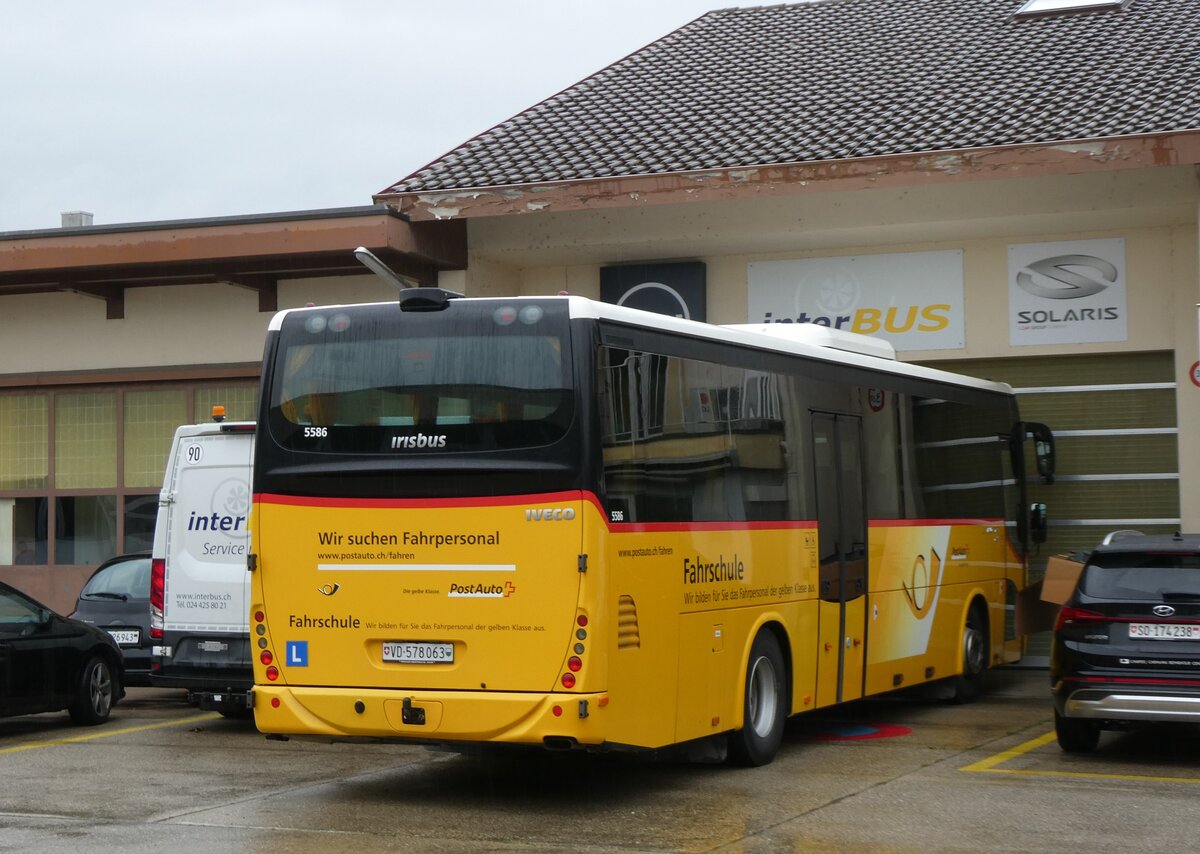 (267'641) - CarPostal Ouest - VD 578'063/PID 5586 - Irisbus (ex PostAuto Bern; ex PostAuto Nordschweiz) am 1. Oktober 2024 in Yverdon, Garage