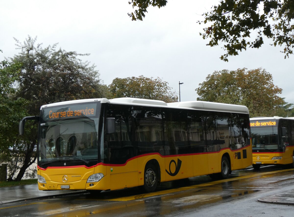 (267'642) - CarPostal Ouest - VD 615'808/PID 10'711 - Mercedes am 1. Oktober 2024 beim Bahnhof Yverdon