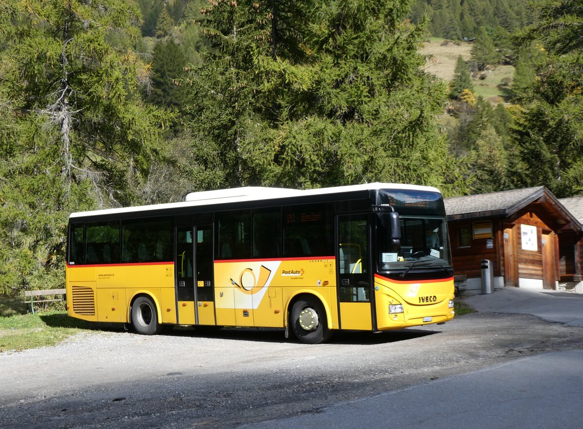 (267'782) - Seiler, Ernen - VS 464'701/PID 10'743 - Iveco (ex PostAuto Wallis) am 6. Oktober 2024 in Binn, Fld