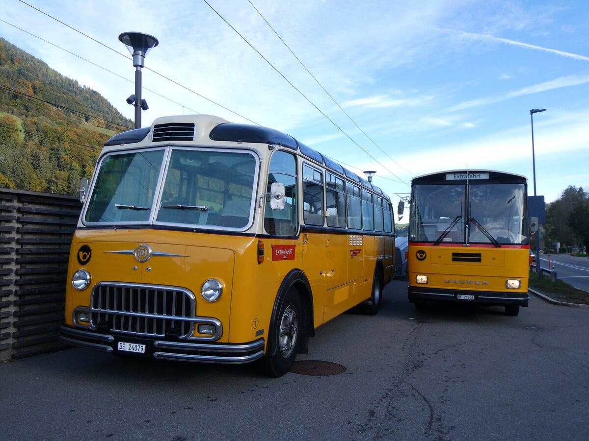 (267'996) - Gast, Reutigen - Nr. 1/BE 24'079 - FBW/FHS (ex Lambach, Gommiswald; ex Hotz, Rickenbach bei Wil/TG; ex P 24'079; ex P 21'579) + Schmid, Thrishaus - BE 26'206 - Saurer/Tscher (ex P 24'244) am 12. Oktober 2024 beim Bahnhof Reichenbach