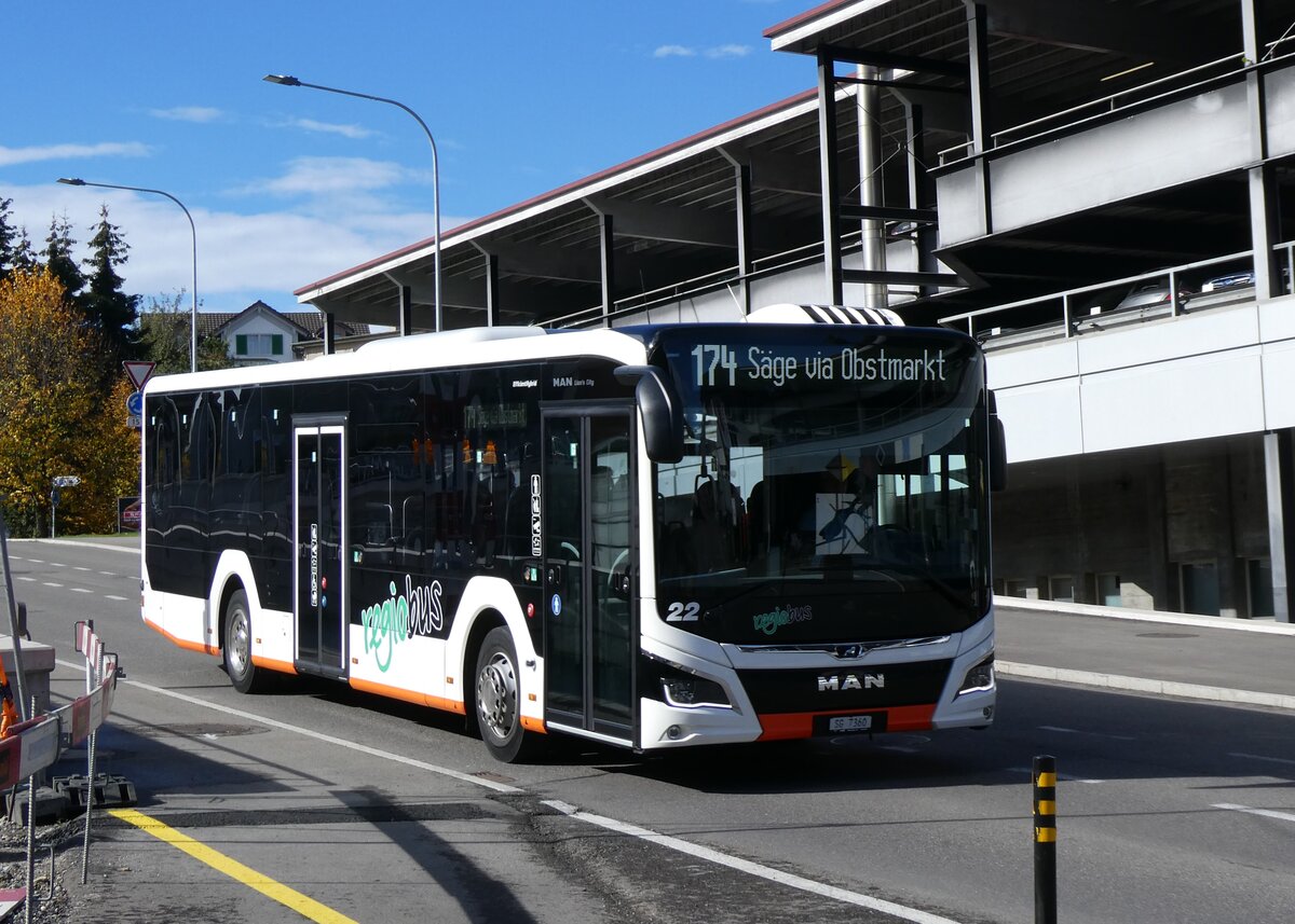 (268'209) - Regiobus, Gossau - Nr. 22/SG 7360 - MAN am 17. Oktober 2024 beim Bahnhof Herisau