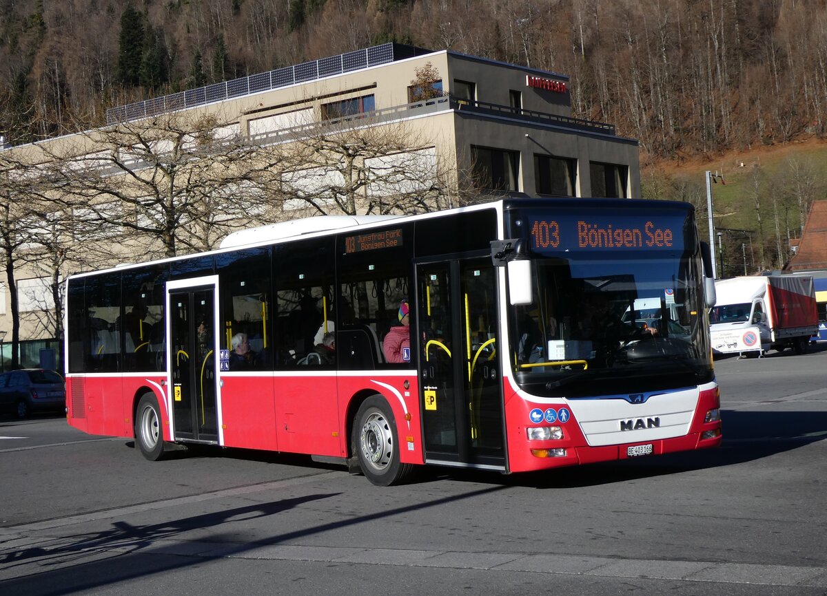 (269'896) - PostAuto Bern - BE 403'166/PID 12'336 - MAN (ex Dr. Richard, A-Wien Nr. 1411) am 16. Dezember 2024 beim Bahnhof Interlaken Ost