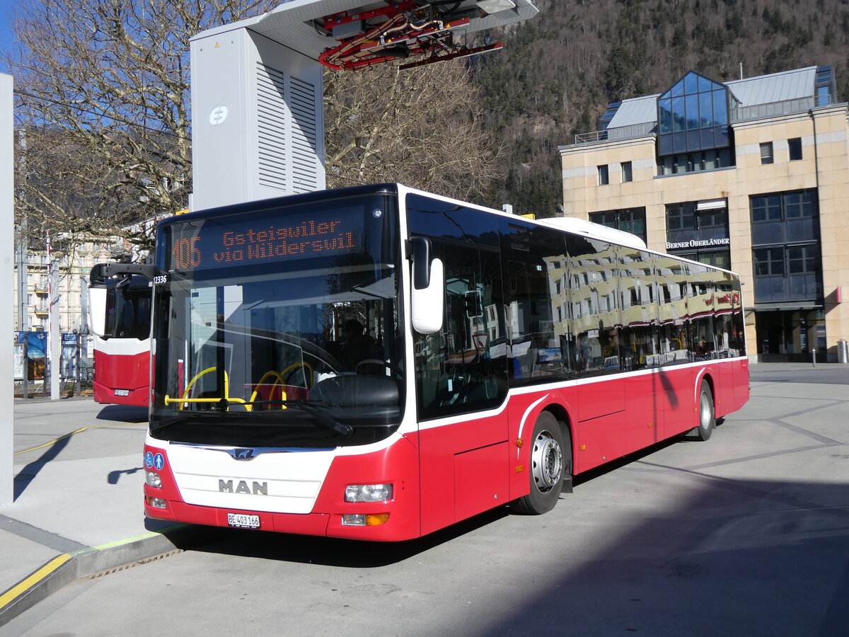 (272'659) - PostAuto Bern - BE 403'166/PID 12'336 - MAN (ex Dr. Richard, A-Wien Nr. 1411) am 7. Mrz 2025 beim Bahnhof Interlaken West