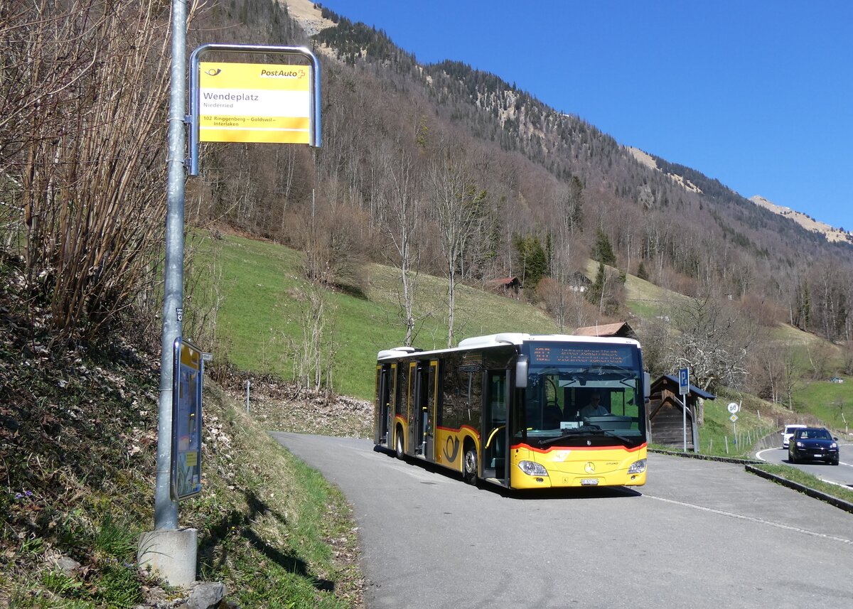 (273'105) - PostAuto Bern - BE 827'645/PID 11'426 - Mercedes am 20. Mrz 2025 in Niederried, Wendeplatz