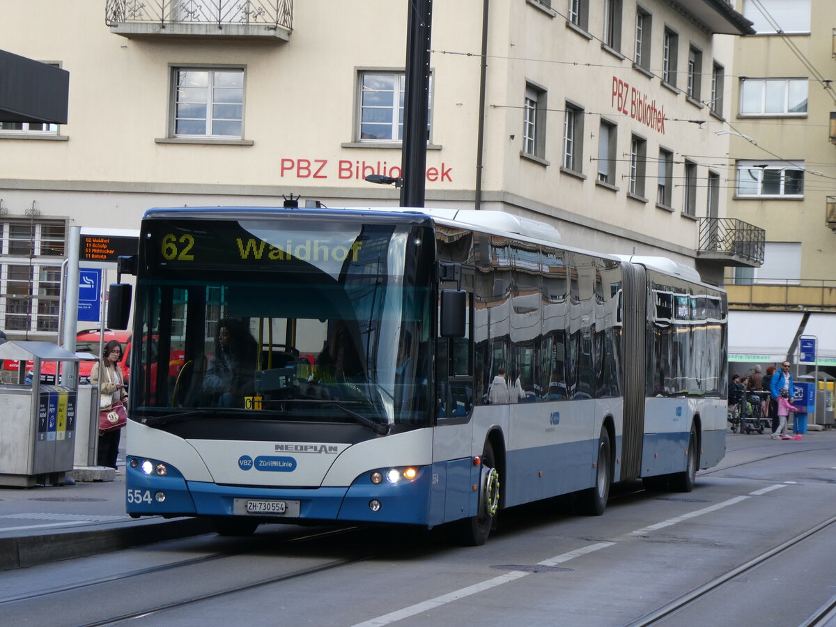 (273'156) - VBZ Zrich - Nr. 554/ZH 730'554 - Neoplan am 24. Mrz 2025 beim Bahnhof Zrich Oerlikon