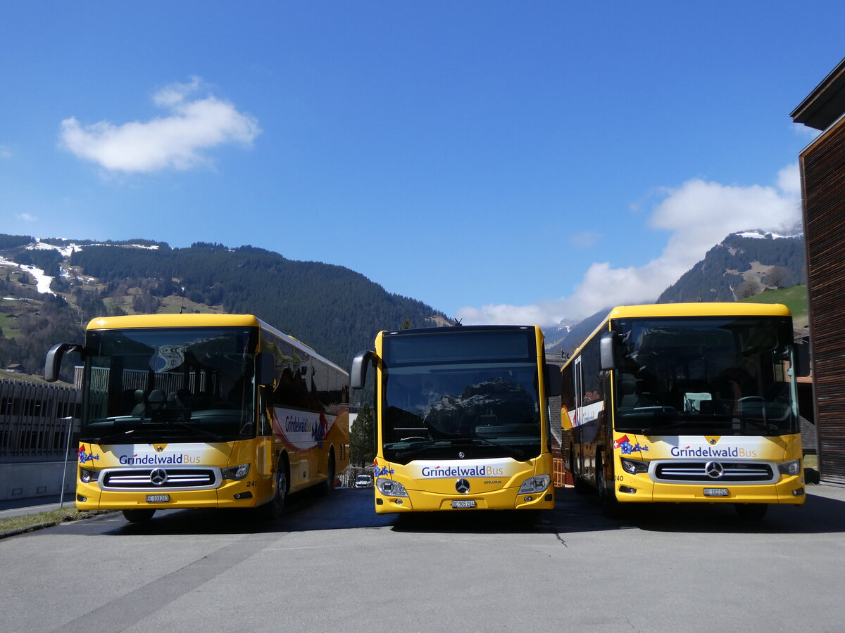 (273'285) - GrindelwaldBus, Grindelwald - Nr. 241/BE 103'241 + Nr. 204/BE 905'204 + Nr. 240/BE 102'240 - Mercedes am 28. Mrz 2025 in Grindelwald, Garage