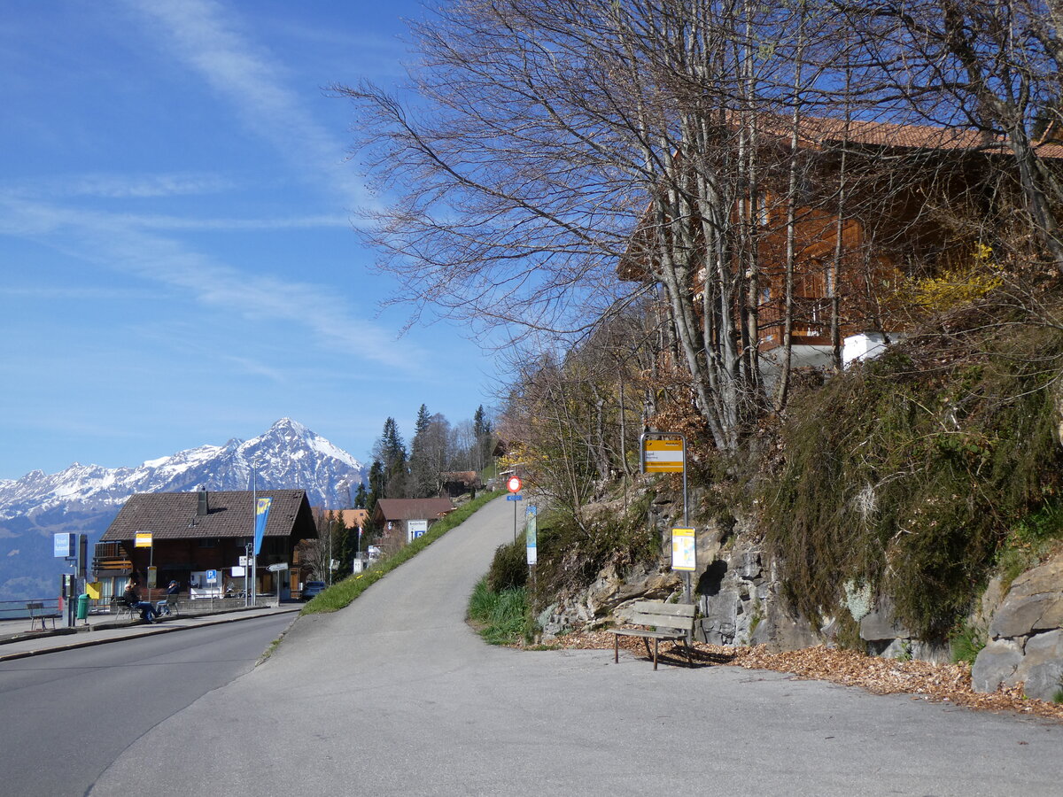 (273'798) - PostAuto-Haltestellen am 10. April 2025 in Beatenberg, Lood