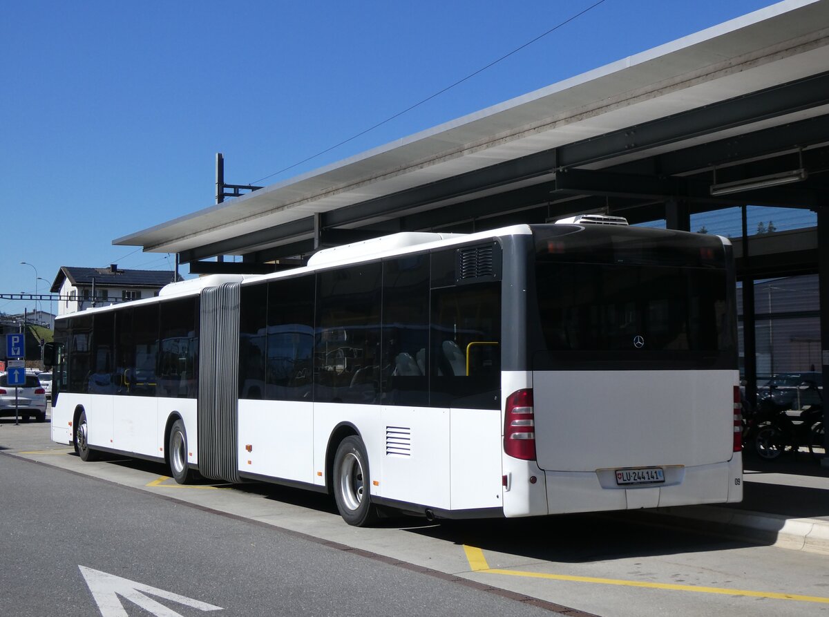 (273'826) - Hfliger, Sursee - Nr. 9/LU 244'141/PID 5395 - Mercedes am 11. April 2025 beim Bahnhof Schpfheim