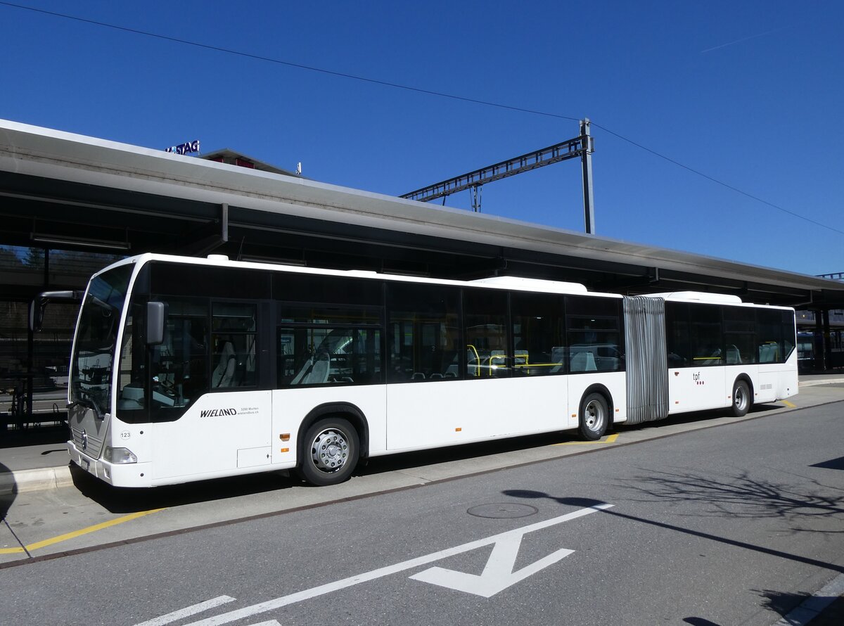 (273'833) - Wieland, Murten - Nr. 123/FR 300'604 - Mercedes (ex Knecht, Windisch Nr. 215; ex Interbus, Yverdon Nr. 215; ex BVB Basel Nr. 794; ex ASN Stadel Nr. 199/PID 4125) am 11. April 2025 beim Bahnhof Schpfheim