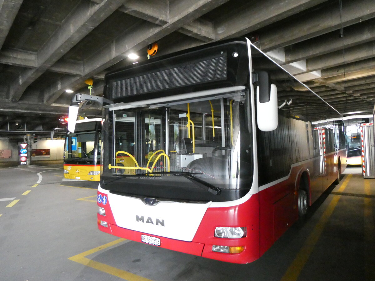(274'191) - PostAuto Bern - BE 489'253/PID 12'334 - MAN (ex BE 535'079; ex Dr. Richard, A-Wien Nr. 1420) am 26. April 2025 in Bern, Postautostation