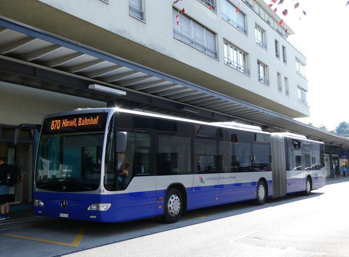 (275'556) - VZO Grningen - Nr. 122/ZH 771'122 - Mercedes am 15. Mai 2025 beim Bahnhof Rti