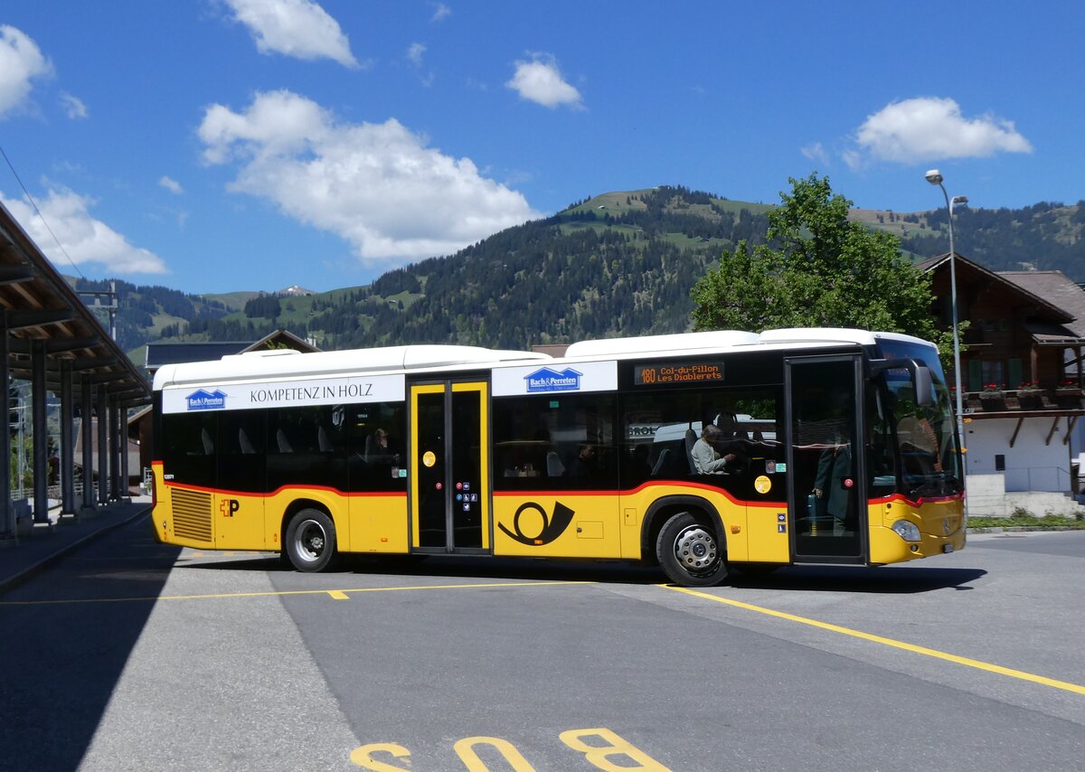 (275'609) - PostAuto Bern - BE 707'944/PID 12'071 - Mercedes (ex Kbli, Gstaad) am 16. Mai 2025 beim Bahnhof Gstaad