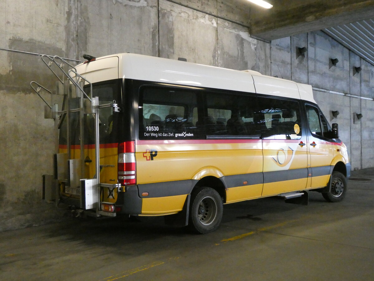 (276'968) - PostAuto Graubnden - GR 107'306/PID 10'530 - Mercedes am 18. Juni 2025 in Thusis, Postautostation