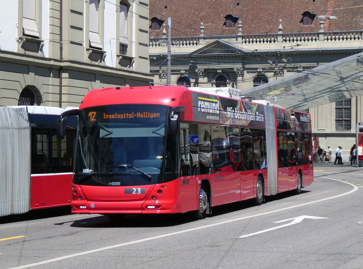 (277'331) - Bernmobil, Bern - Nr. 23 - Hess/Hess Gelenktrolleybus am 28. Juni 2025 beim Bahnhof Bern