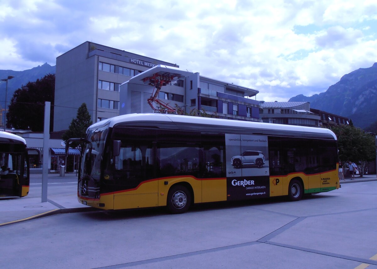 (277'831) - PostAuto Bern - BE 610'540/PID 12'129 - eMercedes am 14. Juli 2025 beim Bahnhof Interlaken West